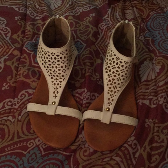 FOREVER 21 Sandals - Picture 2 of 7